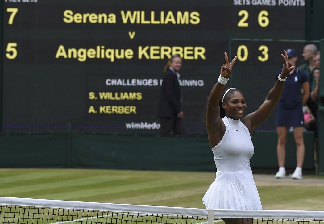 Je to doma, už zase. Americká tenistka Serena Williamsová ovládla dvouhru ve Wimbledonu.