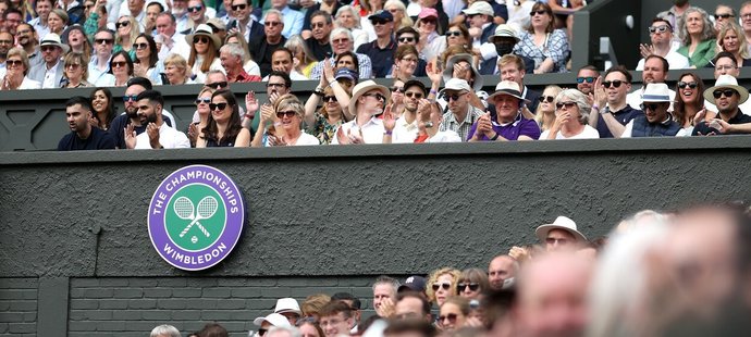 Na návštěvníky Wimbledonu si tamní obyvatelé opakovaně stěžují. Důvodem jejich nevybíravé chování