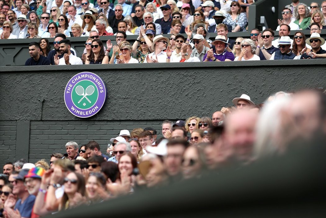 Na návštěvníky Wimbledonu si tamní obyvatelé opakovaně stěžují. Důvodem jejich nevybíravé chování