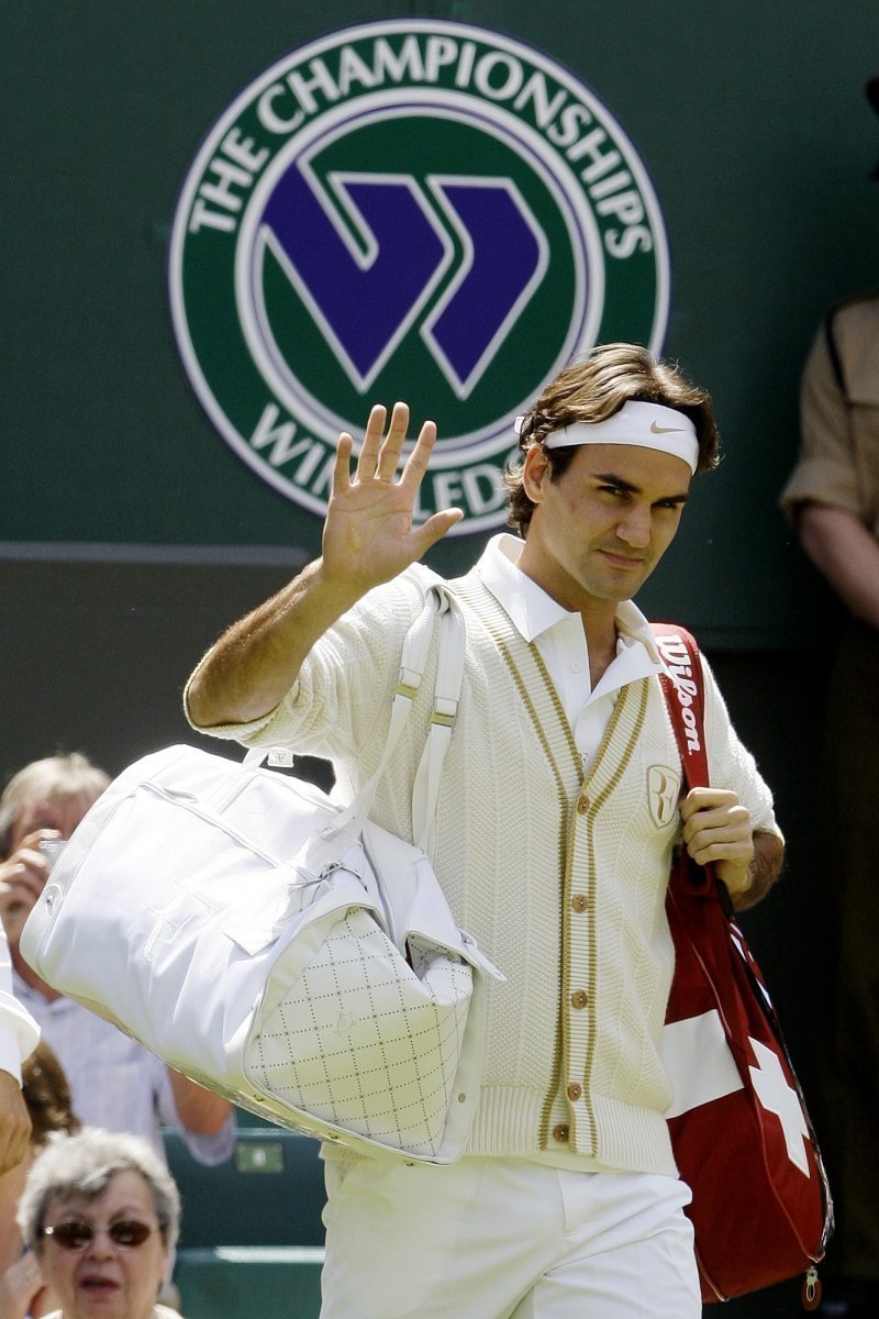 Federer nastujuje na centrální dvorec