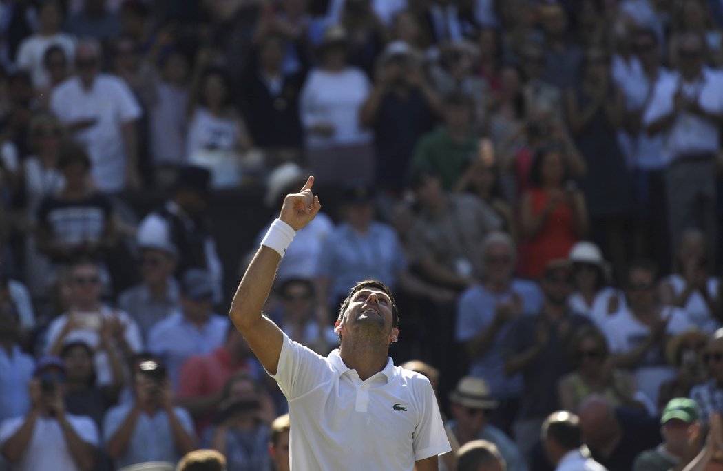 Novak Djokovič bezprostředně po vyhraném finále Wimbledonu