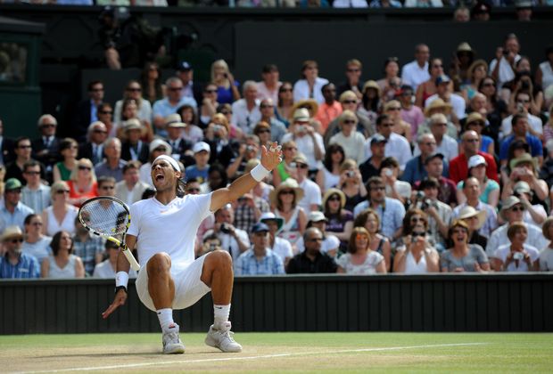 Rafael Nadal v eforii vítěze Wimbledonu Rafael Nadal v eforii vítěze Wimbledonu