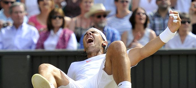 Rafael Nadal v euforii. Porazil Tomáše Berdycha a získal další wimbledonský trimf