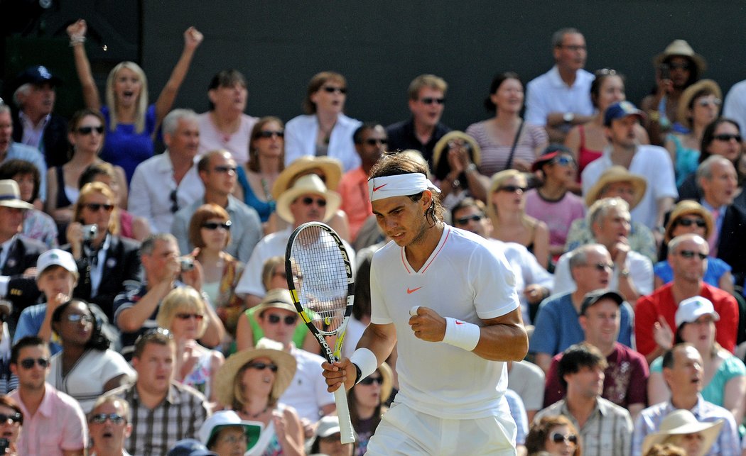 Rafael Nadal se raduje z úspěšného úderu proti Tomáši Berdychovi