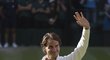 Poražený finalista Wimbledonu Roger Federer děkuje fanouškům za podporu