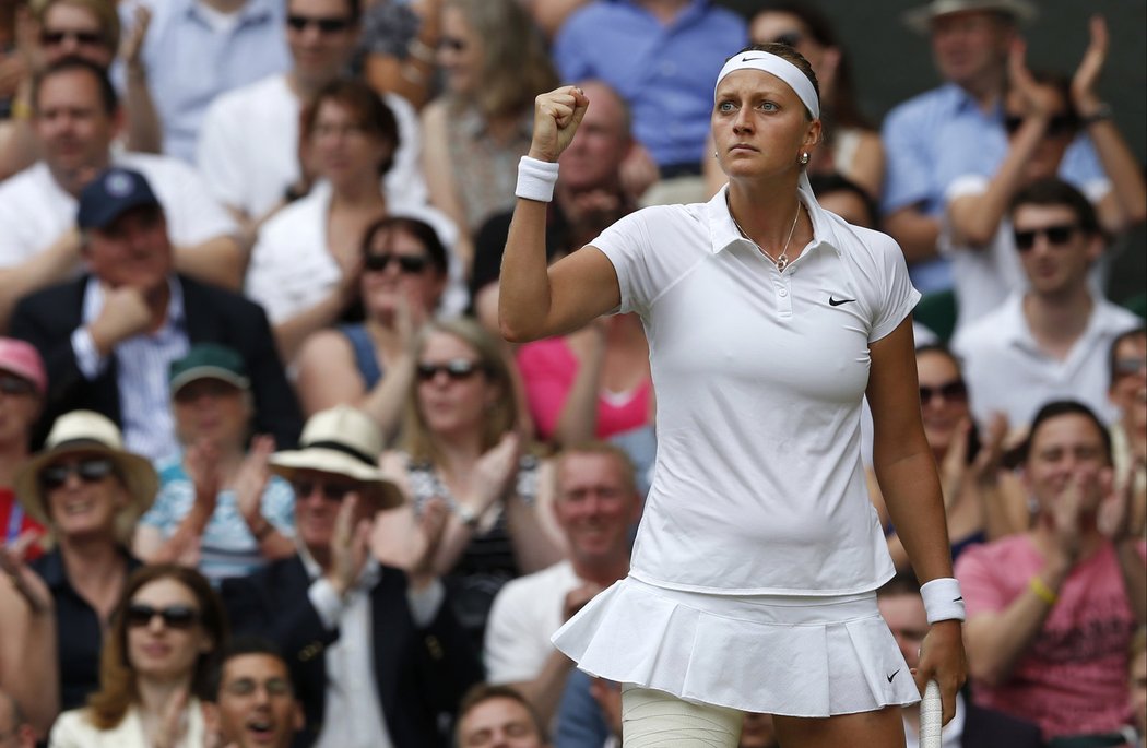 Petra Kvitová se hecuje ve finále Wimbledonu s Kanaďankou Bouchardovou