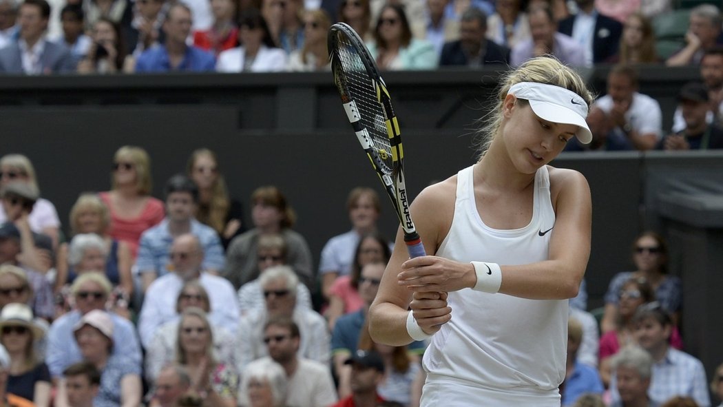 Eugenie Bouchardová se vzteká ve finále Wimbledonu proti Petře Kvitové, která jí prakticky nedala šanci