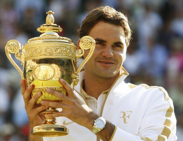 Roger Federer s trofejí Roger Federer s trofejí