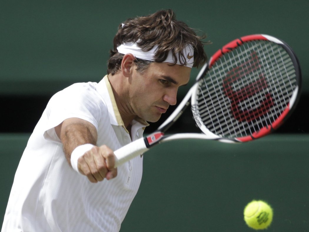 Roger Federer při finále Wimbledonu proti Roddickovi