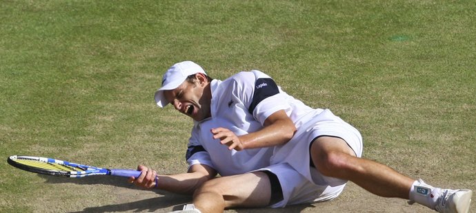 Bolestivá grimasa Andyho Roddicka během finále