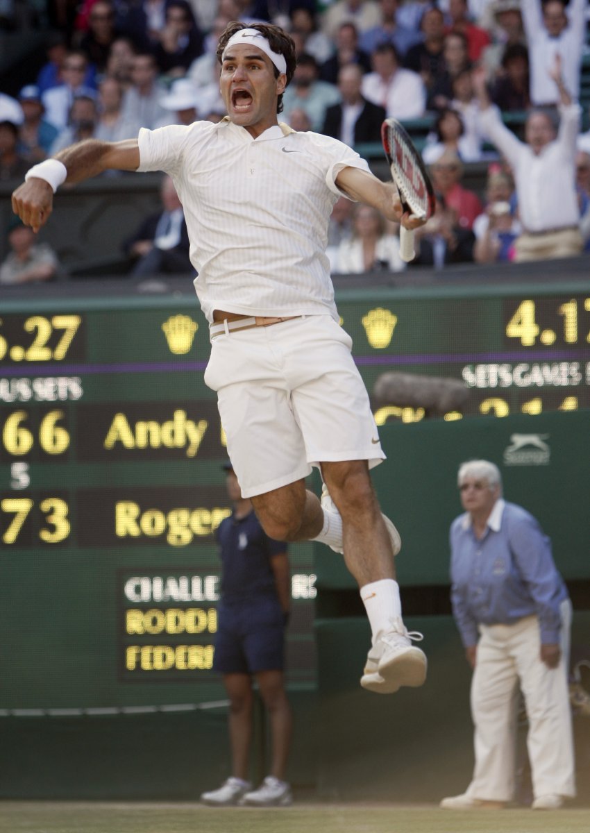 Mám to! Roger Federer vítězí ve Wimbledonu