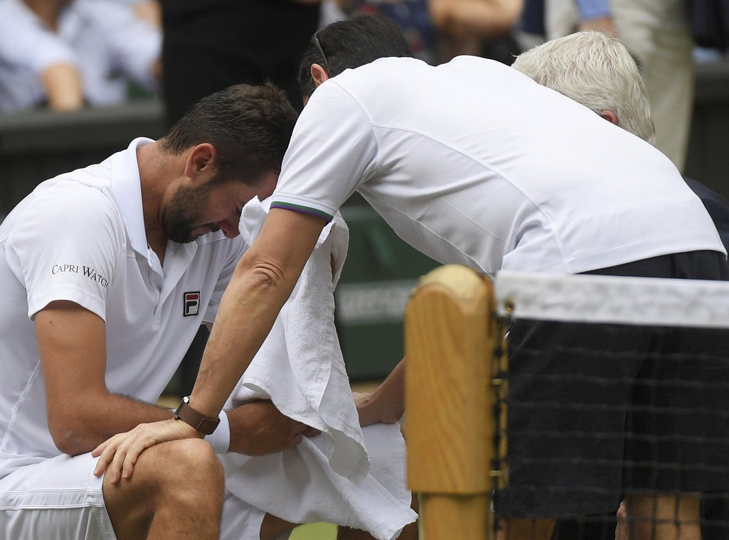 Marin Čilič musel být během finále Wimbledonu několikrát ošetřován