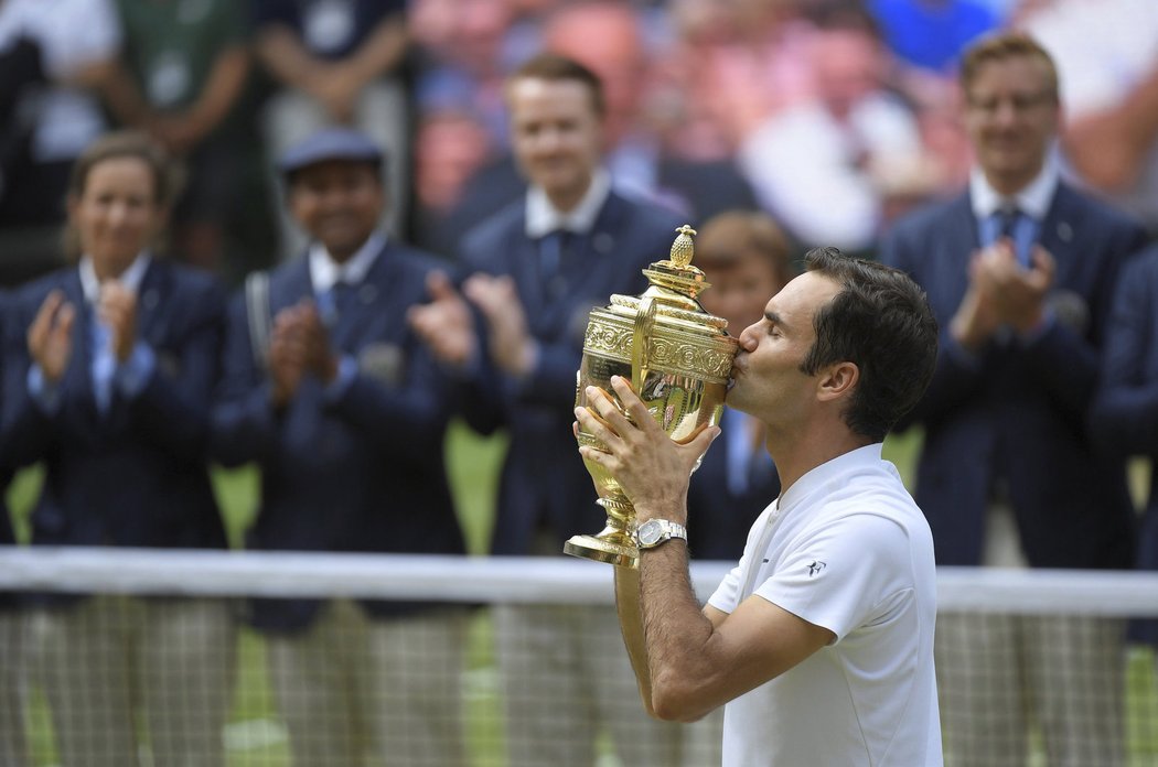 Poosmé ovládl Roger Federer slavný Wimbledon