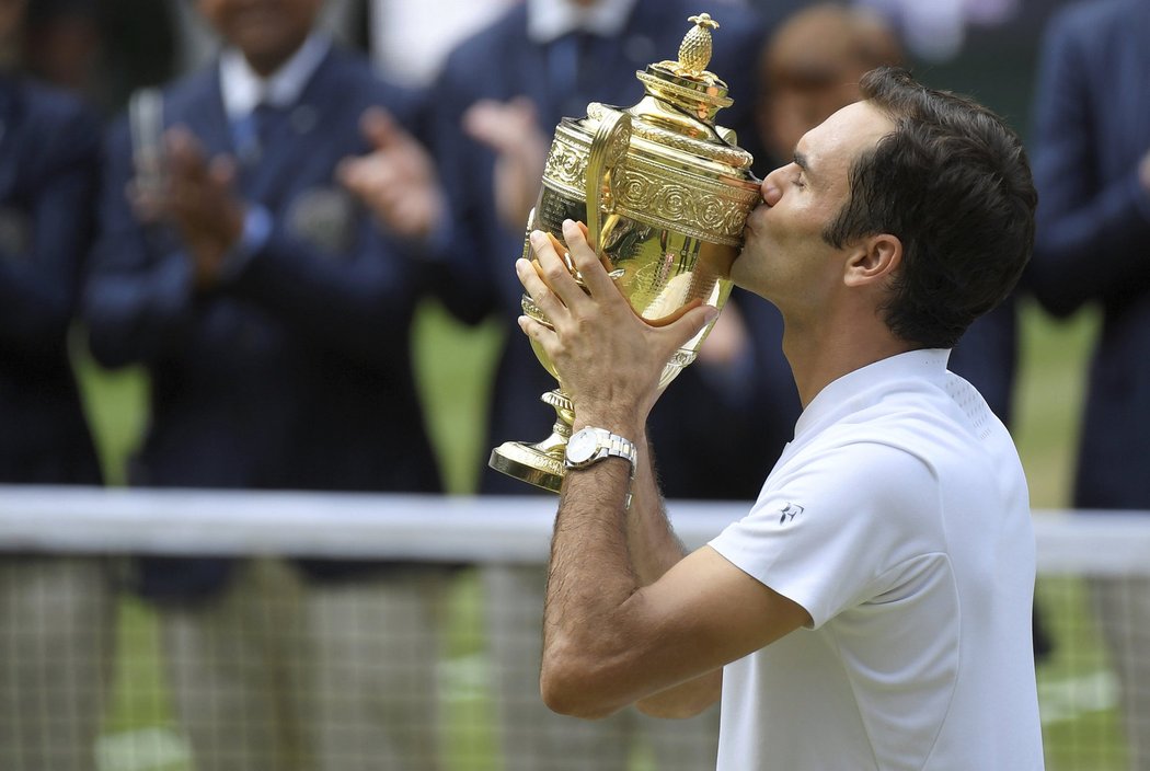 Poosmé ovládl Roger Federer slavný Wimbledon