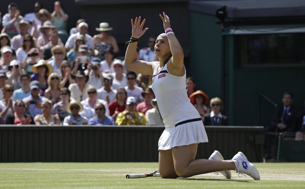 Francouzská tenistka Marion Bartoliová se raduje, vyhrála slavný Wimbledon