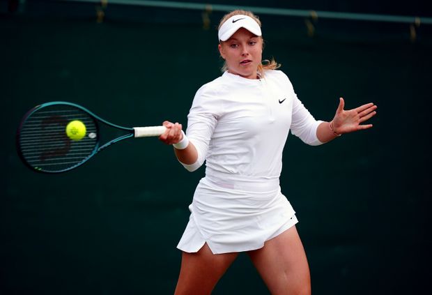 Brenda Fruhvirtová v prvním kole Wimbledonu Brenda Fruhvirtová v prvním kole Wimbledonu