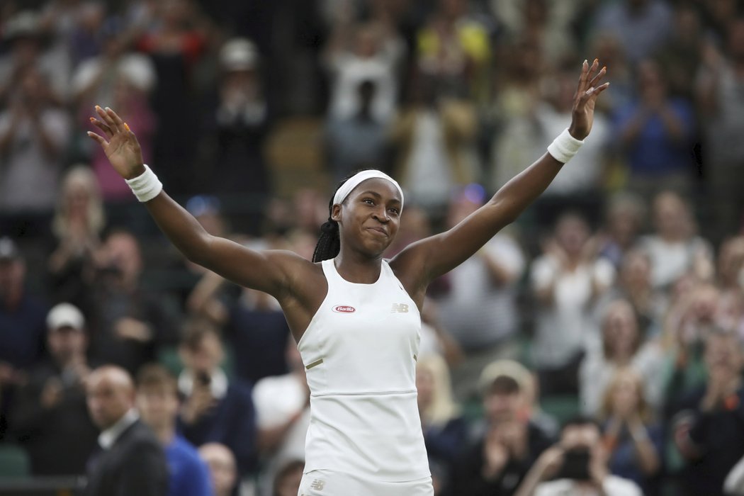 Další nečekaný skalp si připsala patnáctiletá Cori Gauffová. Ve Wimbledonu porazila semifinalistku z roku 2017 Magdalenu Rybárikovou.