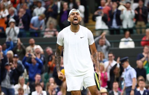 Nick Kyrgios zvládl velkou bitvu ve 3. kole Wimbledonu proti Stefanosu Tsitsipasovi