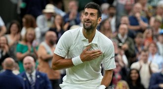 Wimbledon: Djokovič ve finále vyzve Alcaraze. Stylová rozlučka Strýcové