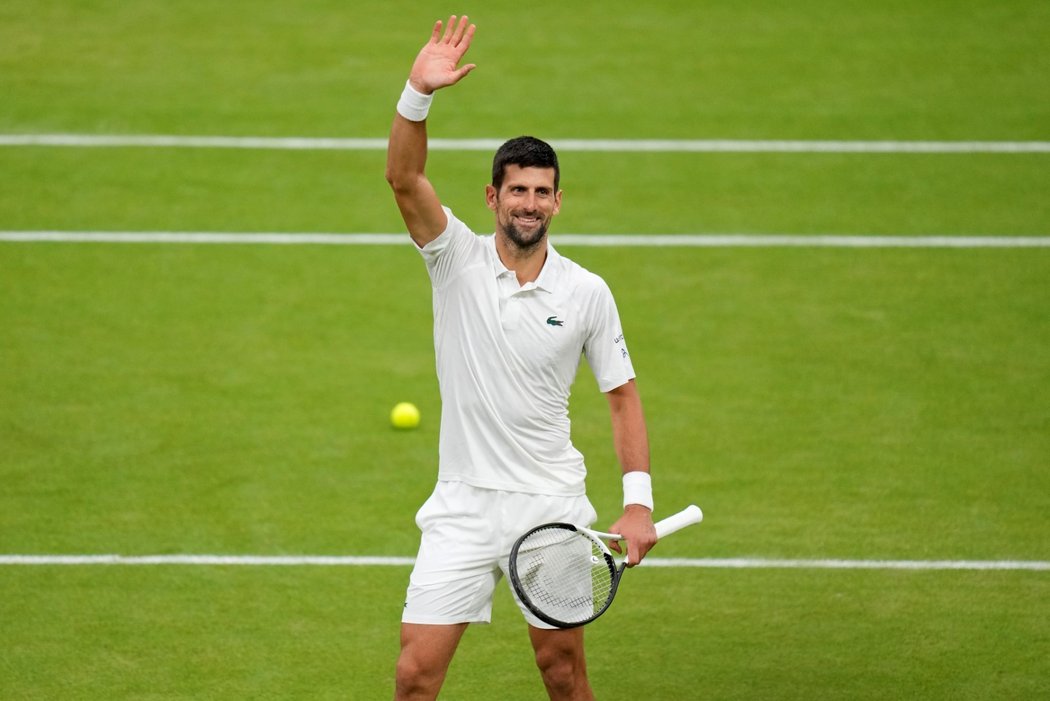 Novak Djokovič je opět ve finále Wimbledonu, Jannika Sinnera porazil ve třech setech