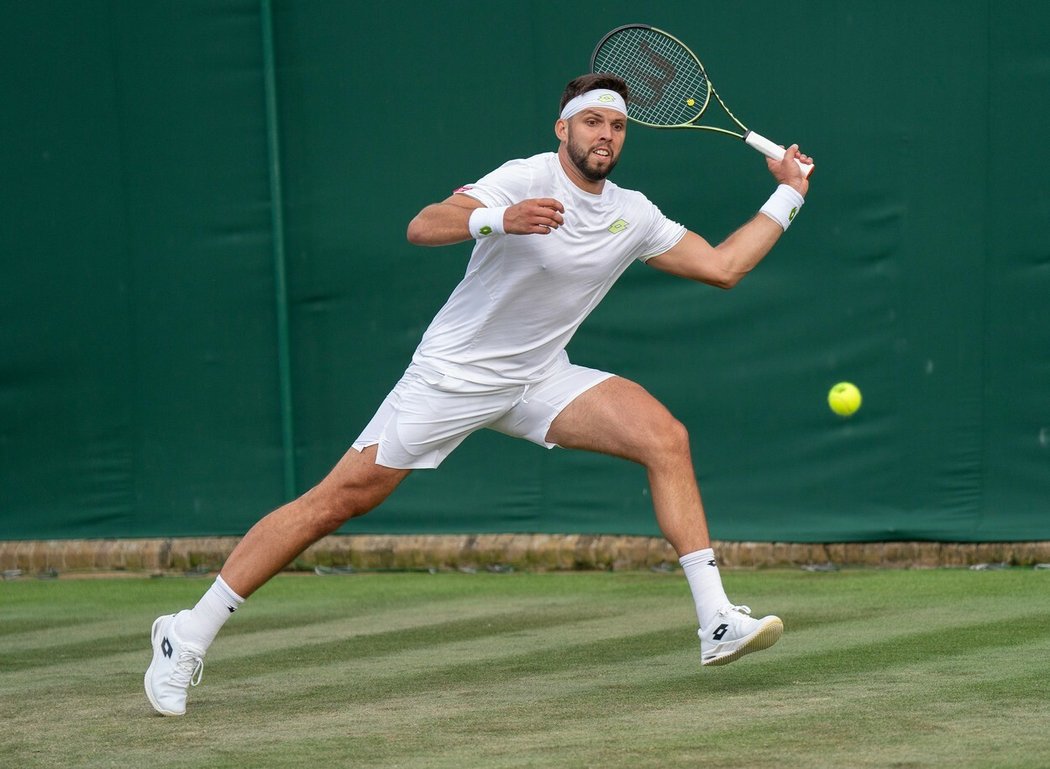 Jiří Veselý si v prvním kole Wimbledonu poradil se Sebastianem Kordou