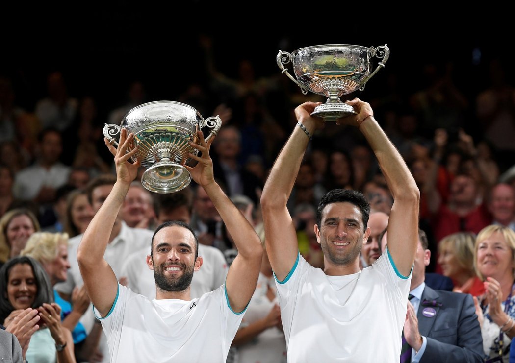 Kolumbijští tenisté Juan Sebastian Cabal a Robert Farah vybojovali pro svou zemi historicky první grandslamový titul