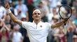 Švýcarský fenomén Roger Federer zvládl lépe semifinálovou bitvu proti Rafaelu Nadalovi a zahraje si už dvanácté finále Wimbledonu