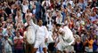 Rafael Nadal se loučí s londýnským publikem, Roger Federer už možná přemítá nad nedělním finále proti Novaku Djokovičovi