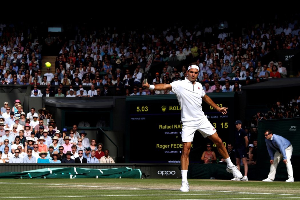 Roger Federer sice vstoupil do semifinále proti Rafaelu Nadalovi ziskem prvního setu, ve druhém však uhrál jediný game