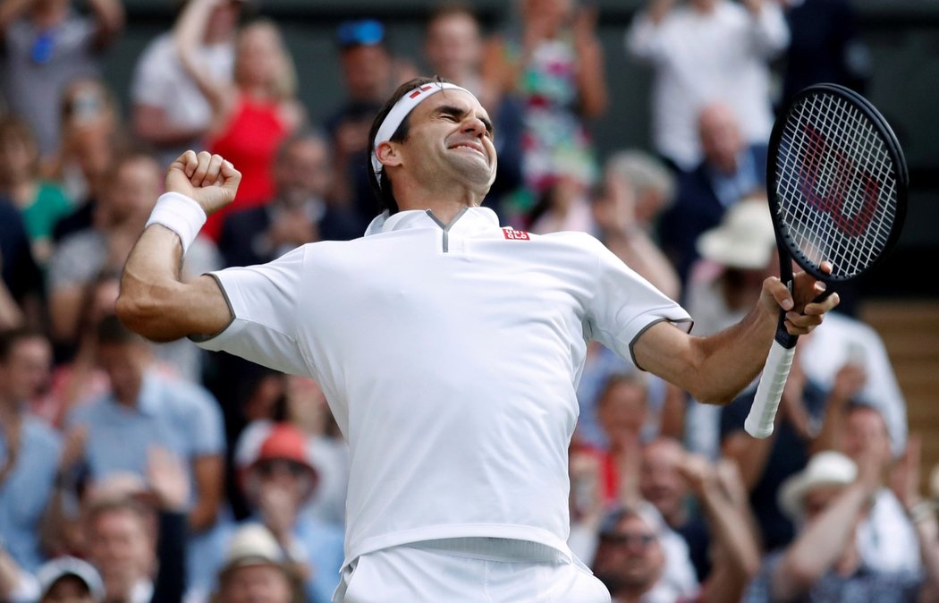 Obří vlna euforie zachvátila Rogera Federera po vítězství v semifinále Wimbledonu nad Rafaelem Nadalem