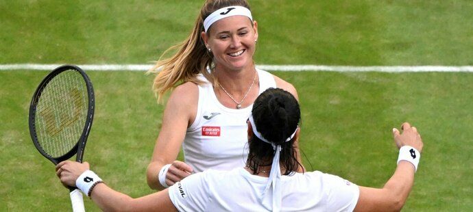 Marie Bouzková podlehla ve čtvrtfinále Wimbledonu Ons Džabúrové z Tuniska ve třech setech