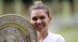 Simona Halepová slaví druhý grandslamový titul v kariéře, k talíři za vítězství na Wimbledonu se pořádně tulila