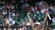 Rumunská tenistka Simone Halepová se raduje z výhry ve čtvrtfinále Wimbledonu nad Sabine Lisickou
