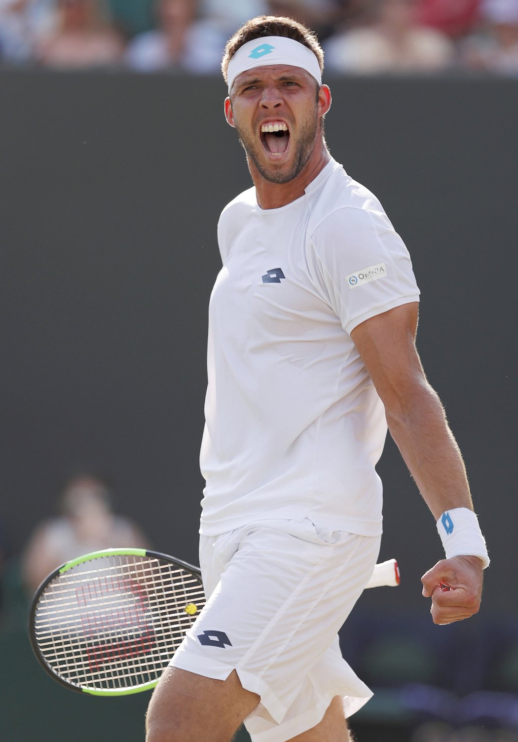 Jiří Veselý se raduje po vítězném zápase třetího kola Wimbledonu