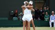 Laura Samsonová a Alena Kovačková ovládly juniorskou čtyřhru Wimbledonu