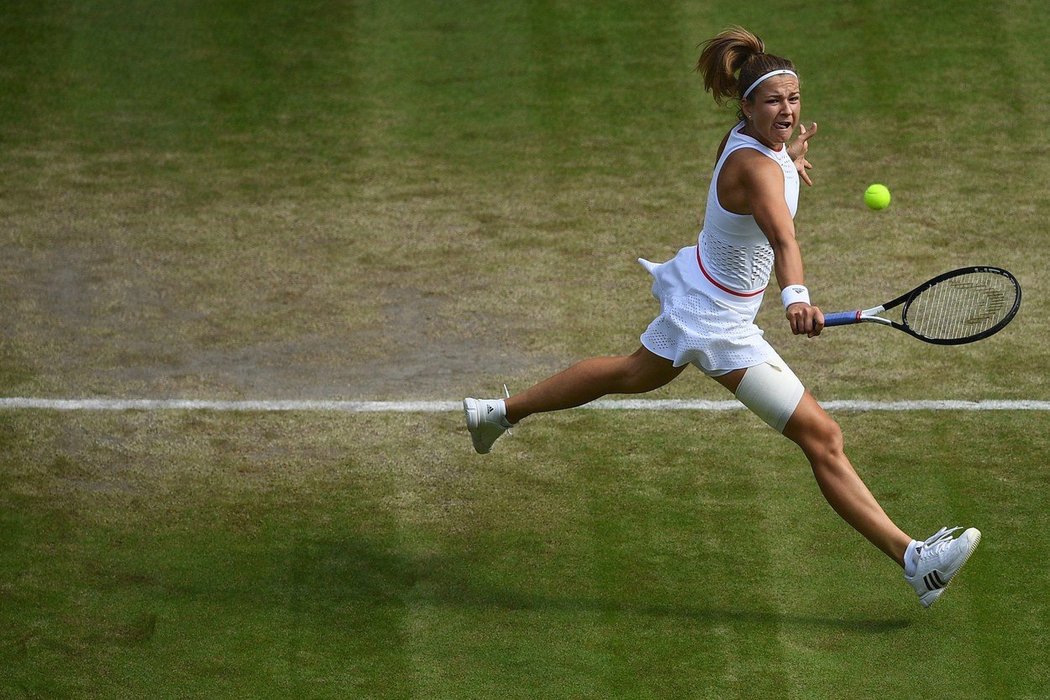 Karolína Muchová prošla ve Wimbledonu až do čtvrtfinále, kde ji vystavila stopku Elina Svitolinová