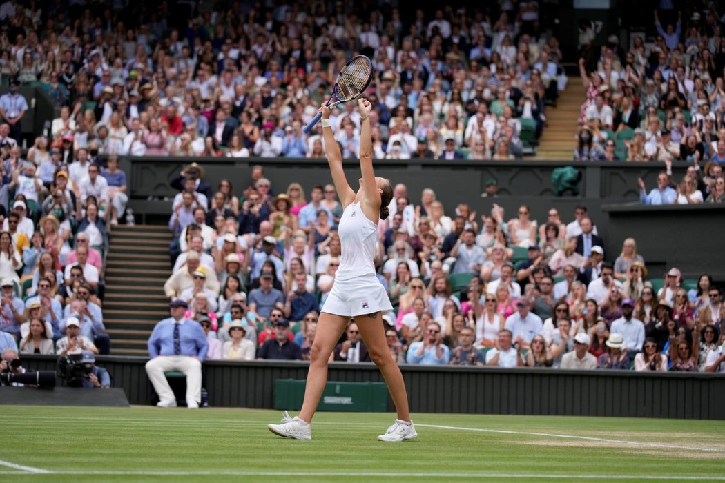 Karolína Plíšková slaví postup do wimbledonského finále