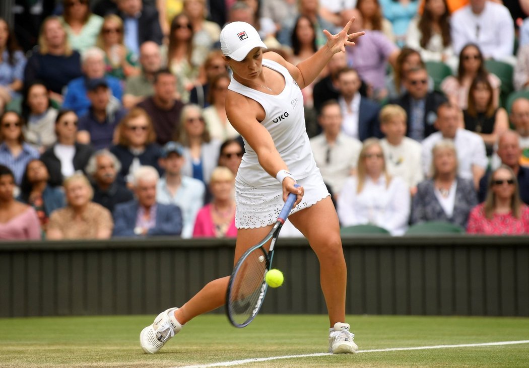 Ashleigh Bartyová během finále Wimbledonu