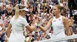 Karolína Plíšková gratuluje k postupu britské vítězce Katie Boulterové