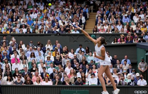 Karolína Plíšková během prvního setu finále Wimbledonu