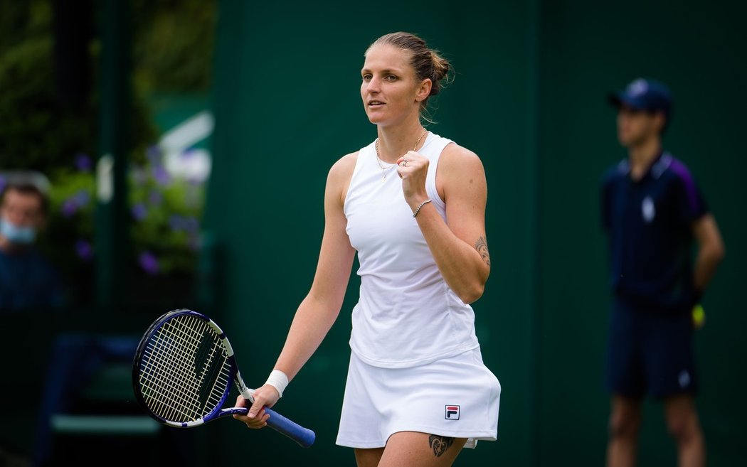 Karolína Plíšková se raduje v zápase prvního kola Wimbledonu