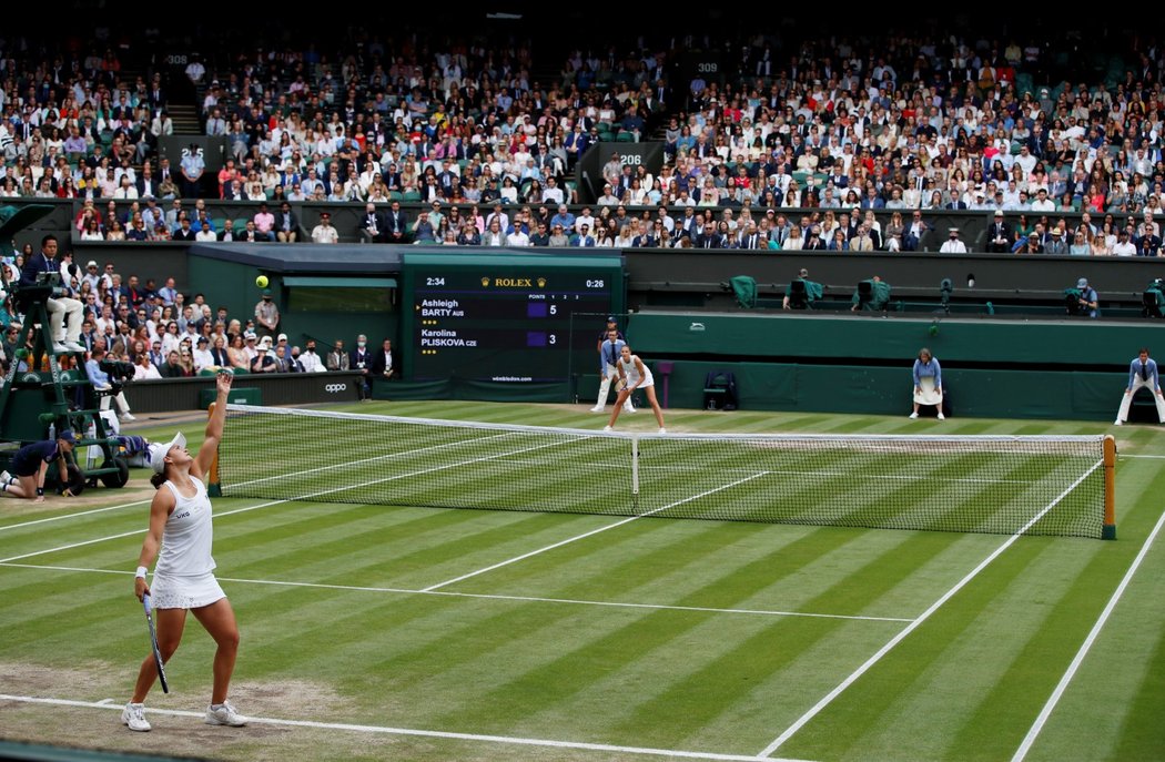 Karolína Plíšková během prvního setu finále Wimbledonu