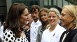 Vévodkyně Kate se zdraví před začátkem Wimbledonu s Martinou Navrátilovou