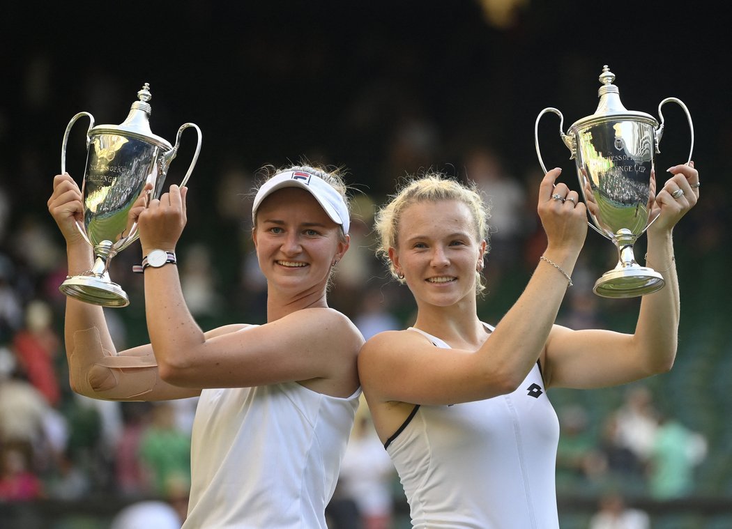 Barbora Krejčíková a Kateřina Siniaková, vítězky wimbledonské čtyřhry