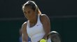 Klára Zakopalová v zápase proti Li Na ve třetím kole Wimbledonu