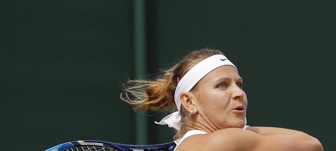 Česká tenistka Lucie Šafářová vydřela ve Wimbledonu výhru nad Slovenkou Čepelovou. Rozhodující sadu vyhrála 12:10.