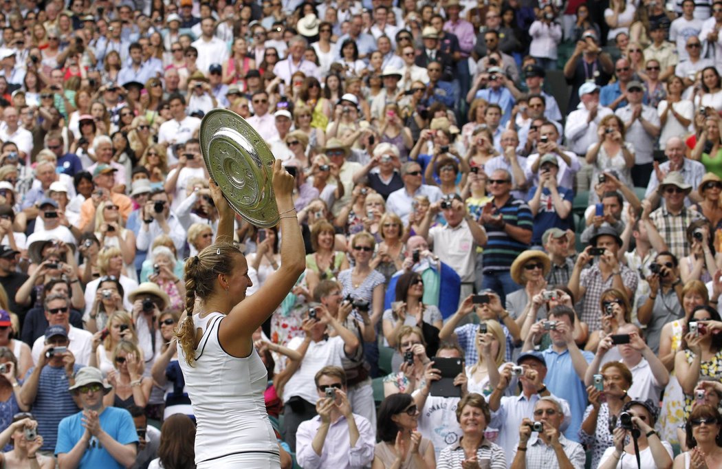 Nadchla tisícovky fanoušků. Petra Kvitová dokončila svou jízdu vítězstvím ve finále