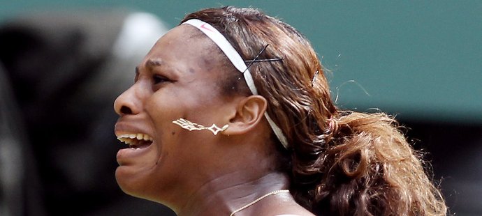 Serena Williamsová se hecuje v semifinále proti Petře Kvitové