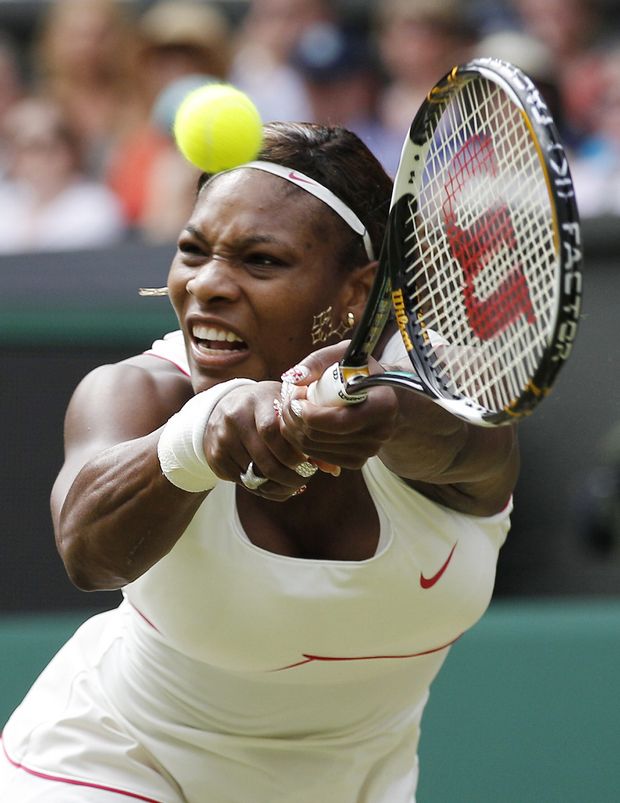 Serena Williamsová a její bekhend v duelu proti Petře Kvitové Serena Williamsová a její bekhend v duelu proti Petře Kvitové