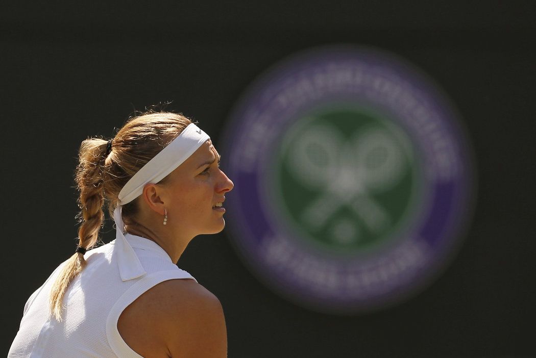 Dvojnásobná wimbledonská šampionka Kvitová během zápasu s Francouzkou Mladenovicovou